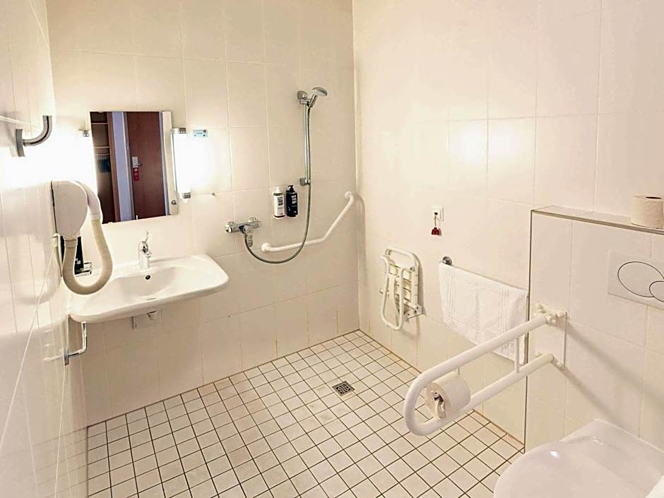 Ibis Esch Belval