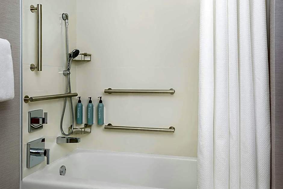 Courtyard By Marriott Detroit Warren