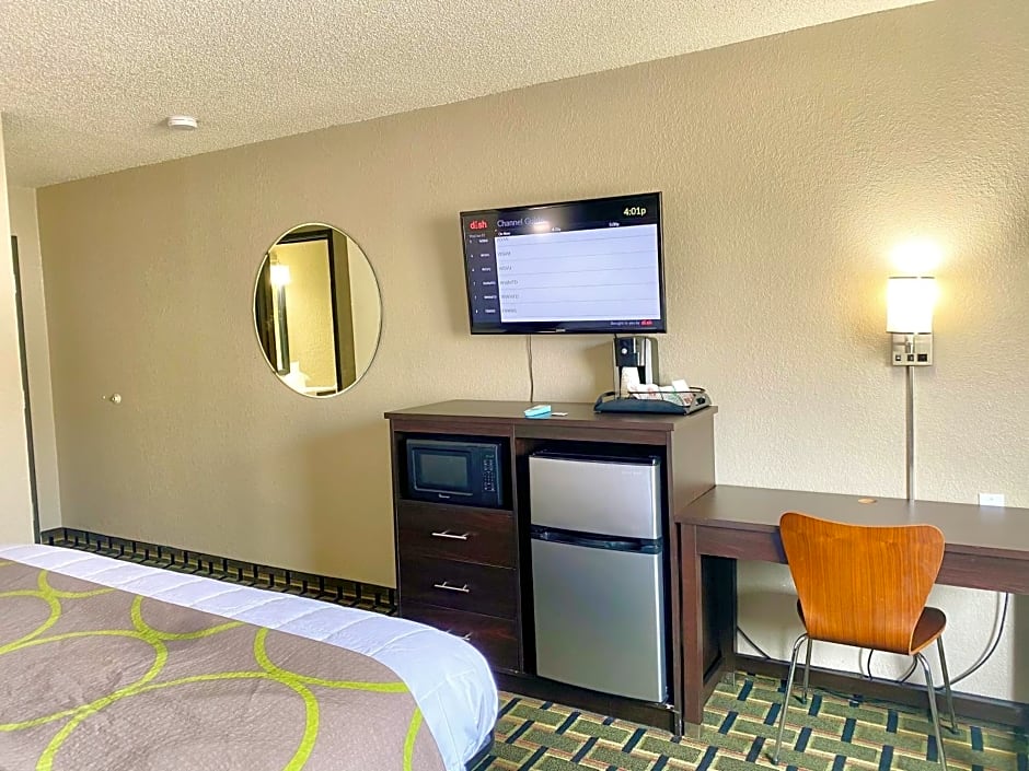 Super 8 by Wyndham Grand Rapids/Wyoming