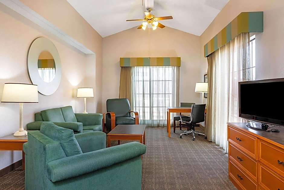 La Quinta Inn & Suites by Wyndham El Paso West