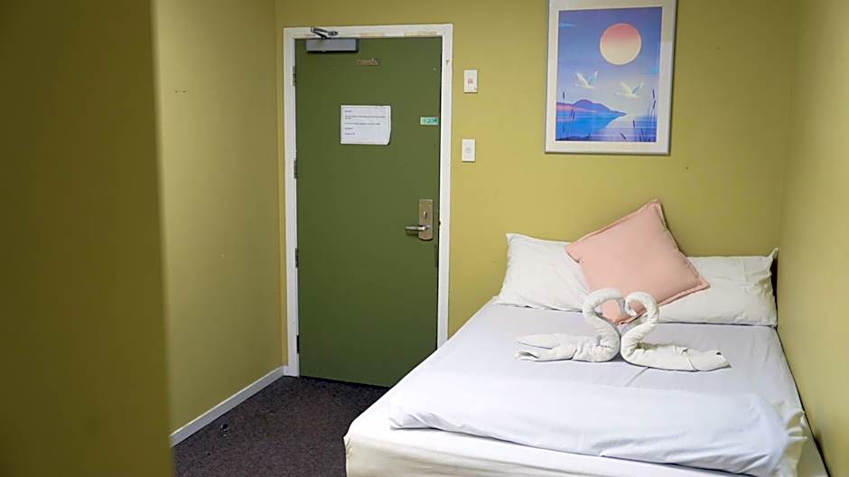 Silverfern Backpackers