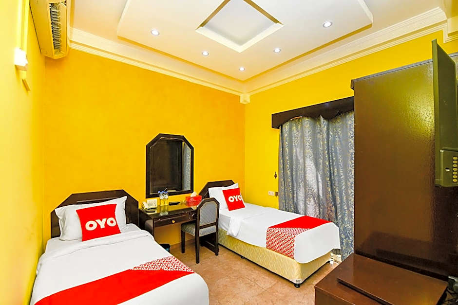 OYO 137 Marina Hotel