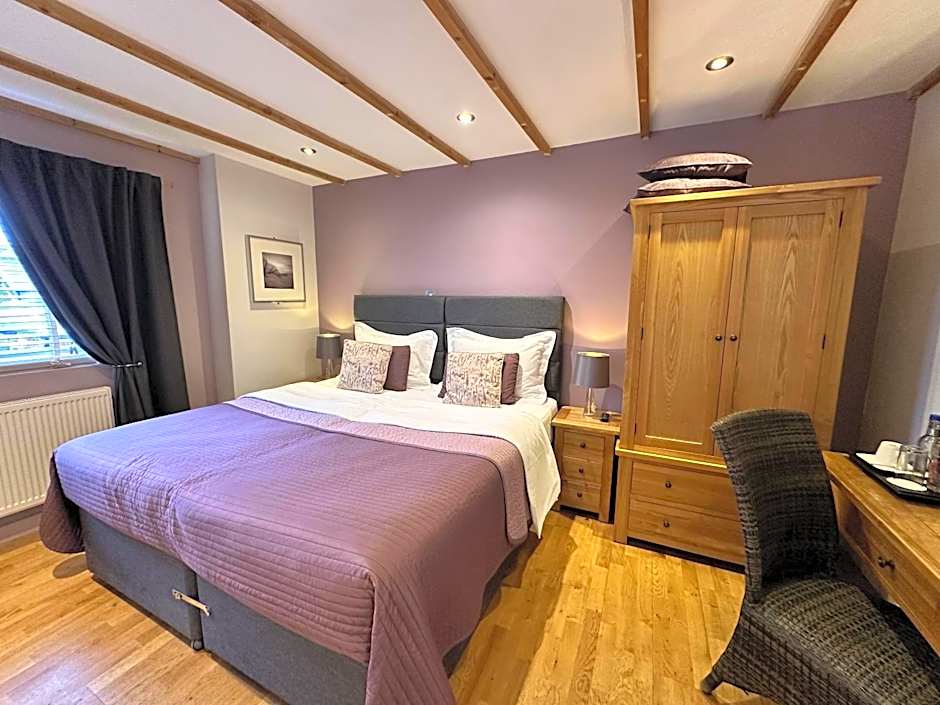 Bath House Hotel & Restaurant
