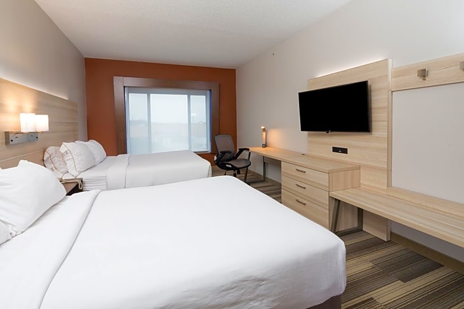 Holiday Inn Express Hotel & Suites Detroit-Utica