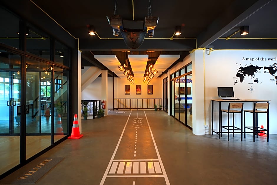 Tuk Tuk Hostel by ZUZU