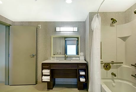 1King Accessible Tub Studio Suite Nonsmoking