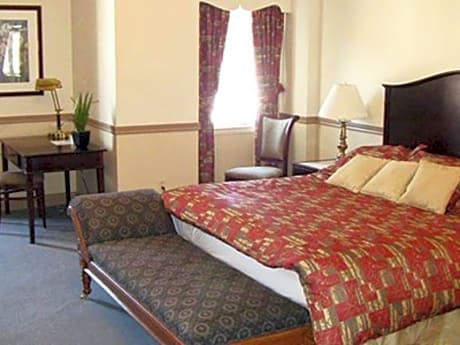 1 Bedroom King Suite