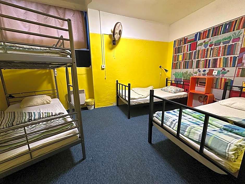 Baroque Hostel & Coworking