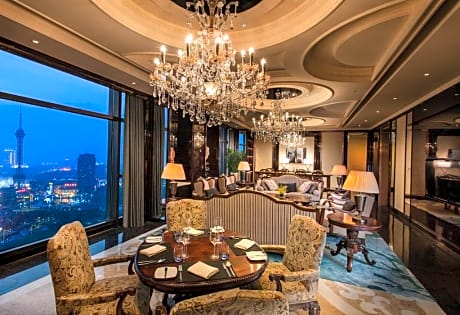 Presidential Suite With Lounge Access