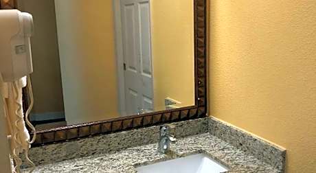 Americas Best Value Inn - Addison/Dallas