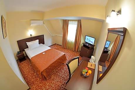 Economy Room Capacity 1