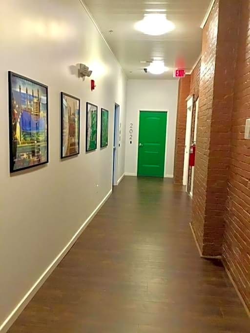 1480Sq ft 2BR 2BA LOFT Downtown KC Historic Build