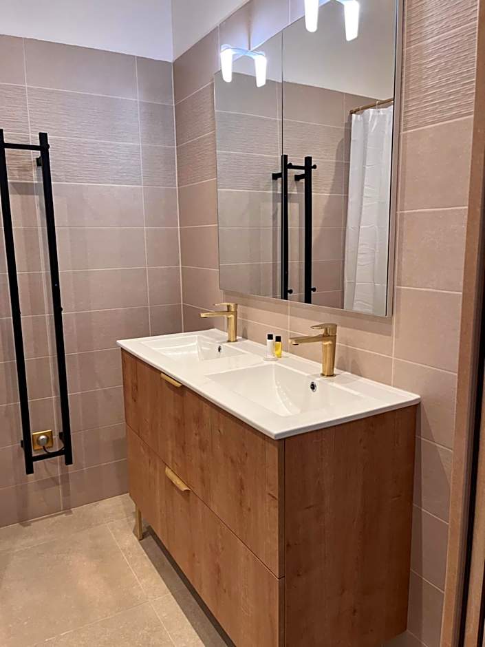 HDG Hôtel Gare de L'Isle Adam Appart's Hotel