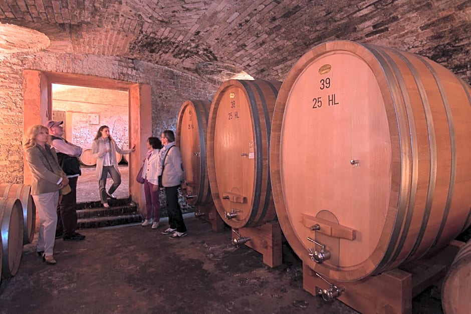 Marchesi Alfieri - Cantine e Ospitalità