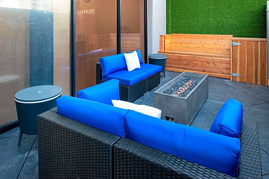 Holiday Inn Express & Suites Los Angeles Downtown West By IHG