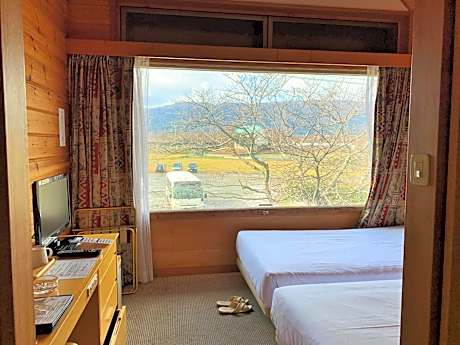 Economy Twin Room with Mountain View