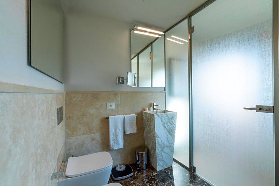 Donati Luxury Tower Suites