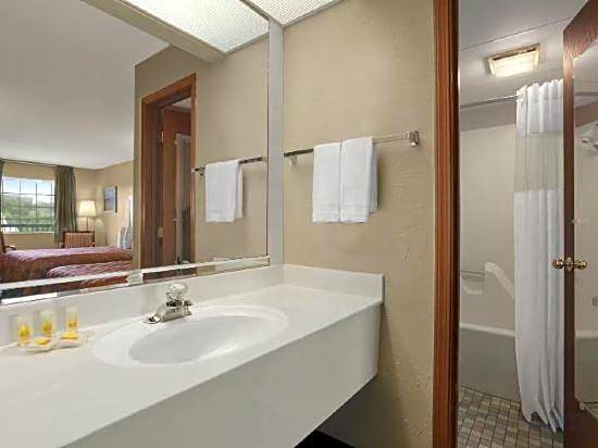 Days Inn by Wyndham Branson Near Theatre District