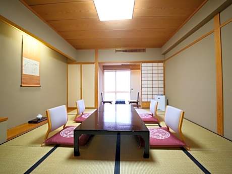 Quadruple Room with Private Bathroom