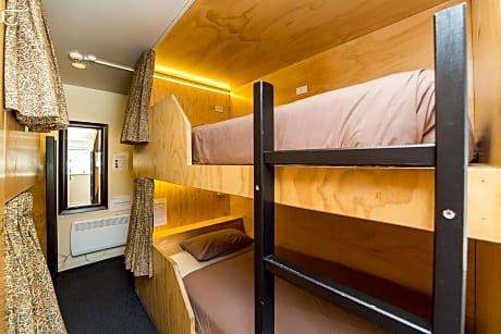 Single Pod in 4 Bed Mixed Dorm 