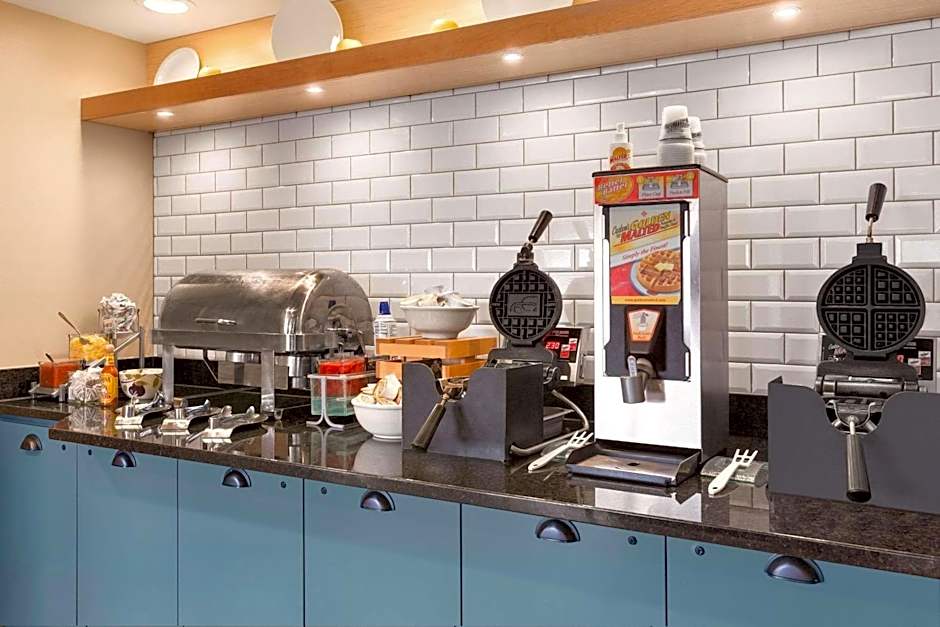 Country Inn & Suites Rochester South Mayo Clinic – Rochester, MN
