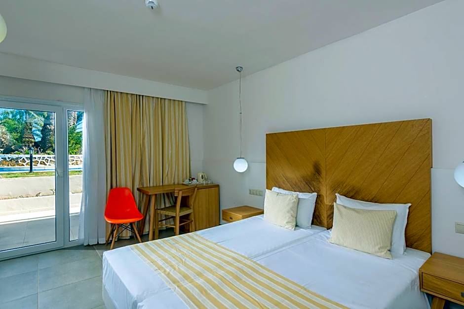 Zeus Hotels Palm Beach