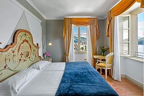 Superior Twin Room with Lake View