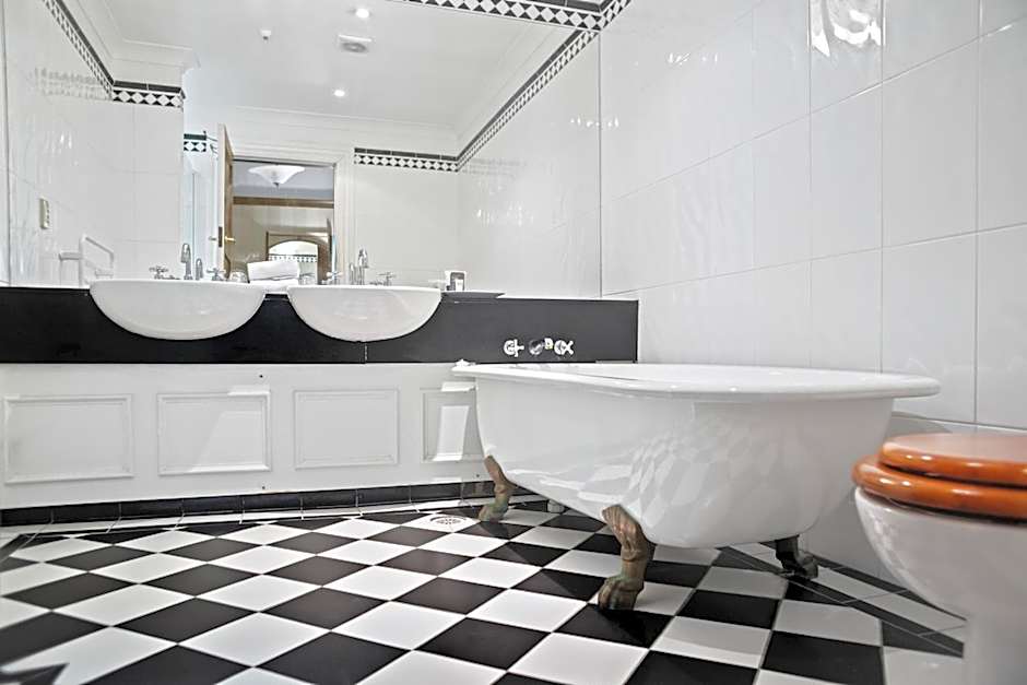 Wellesley Boutique Hotel