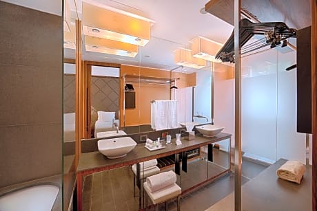 SUPERIOR ROOM