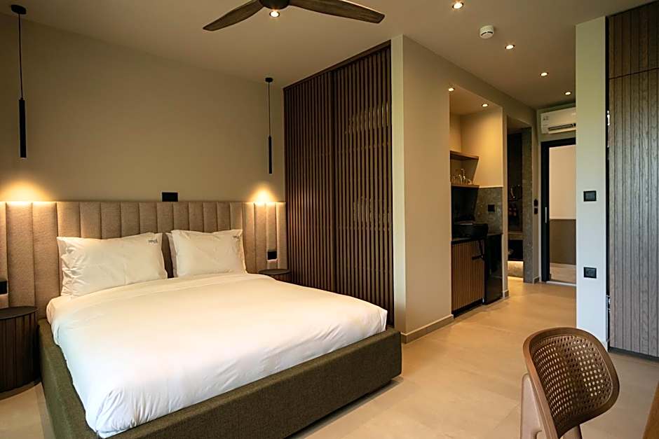 Royal Hotel and Suites