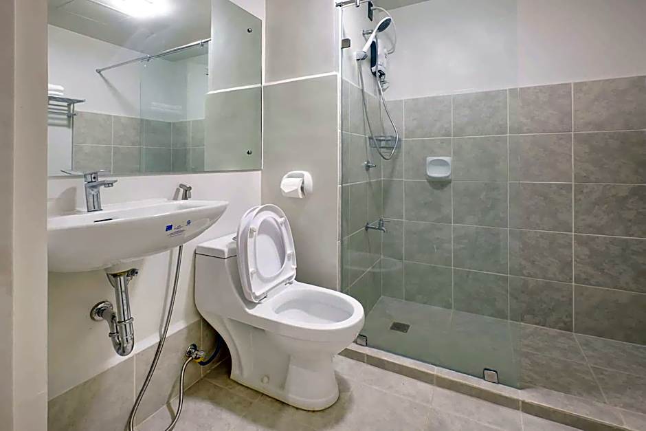 Elegant studio six in Bacolod across Ayala Mall