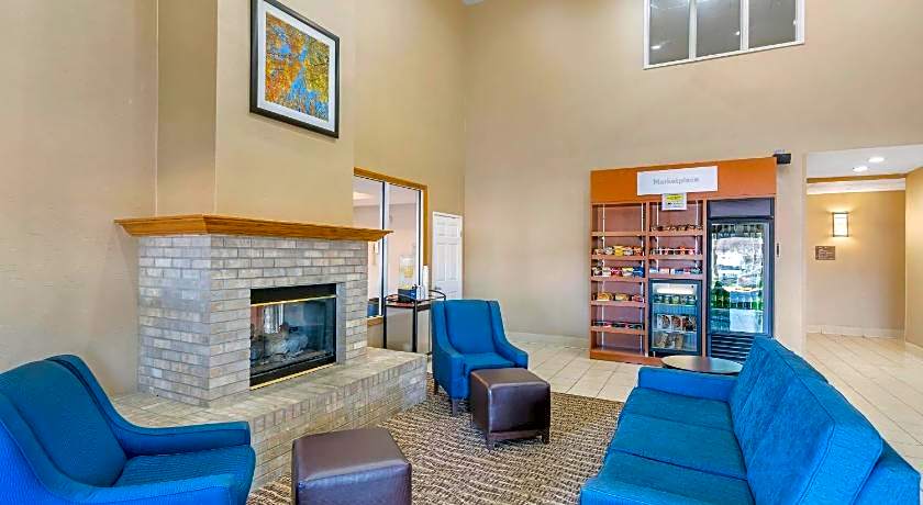 Comfort Suites Normal University area