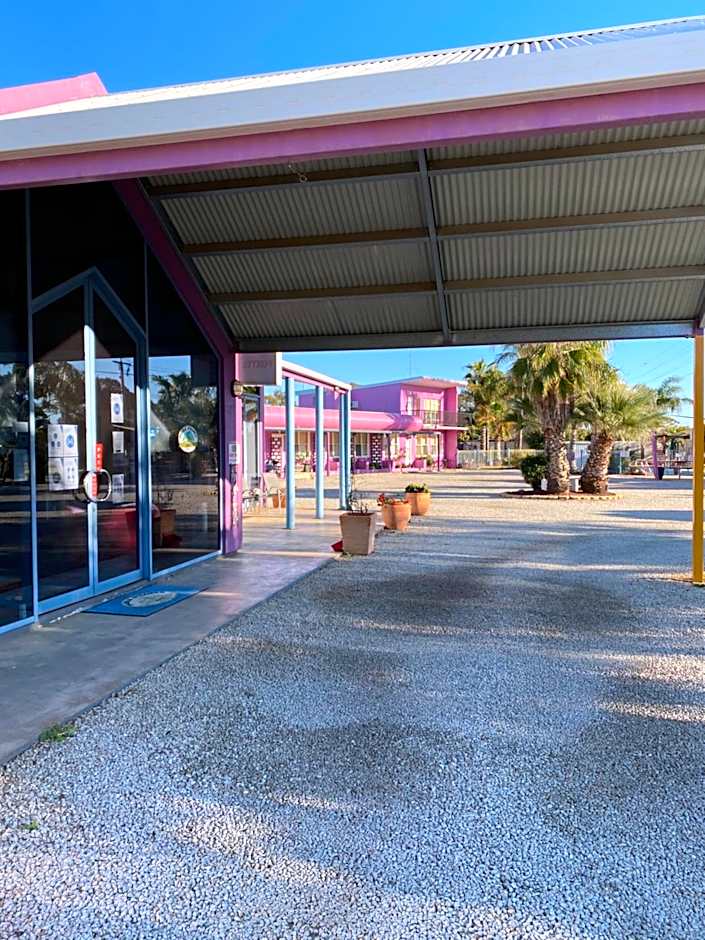 Paddle Steamer Motel