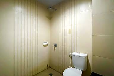 Urbanview Hotel Asyra Makassar