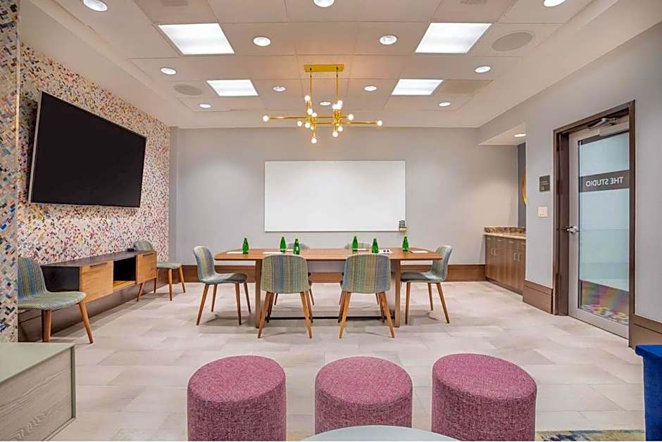 Crowne Plaza SHENANDOAH - WOODLANDS AREA by IHG