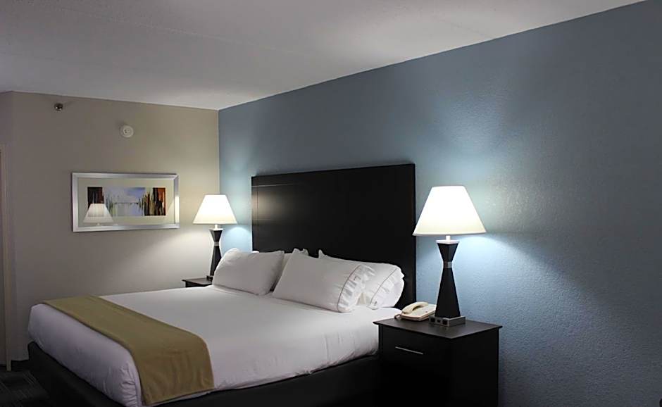 Holiday Inn Express Forsyth By IHG