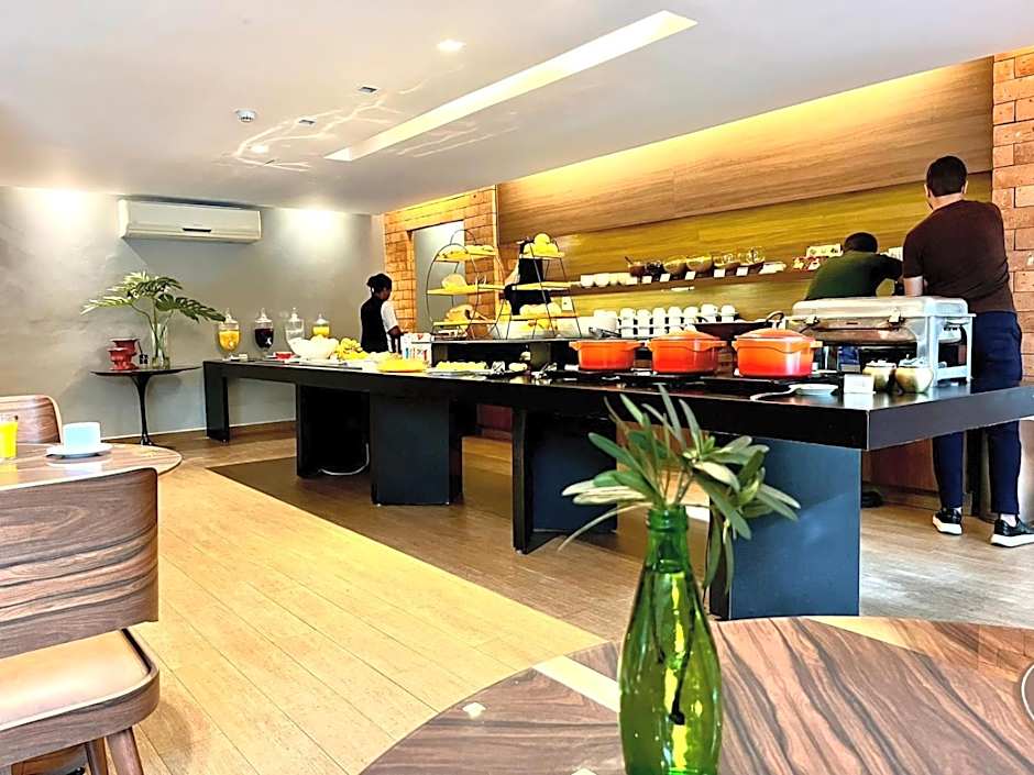 Oasis Plaza Hotel