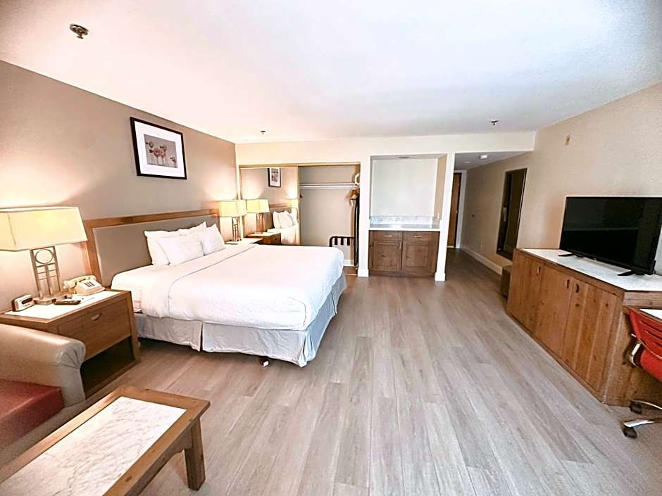 Ramada Plaza by Wyndham Garden Grove/Anaheim South