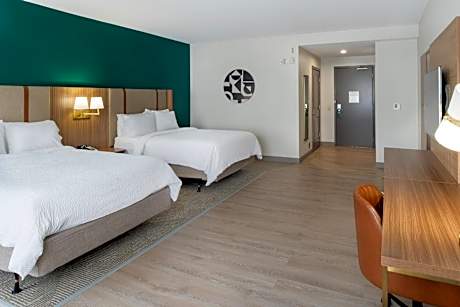 Standard Queen Room with Two Queen Beds and Mobility Accessible Tub