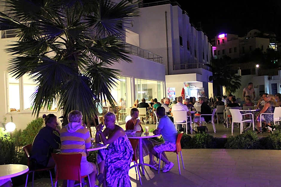 Club Shark Hotel