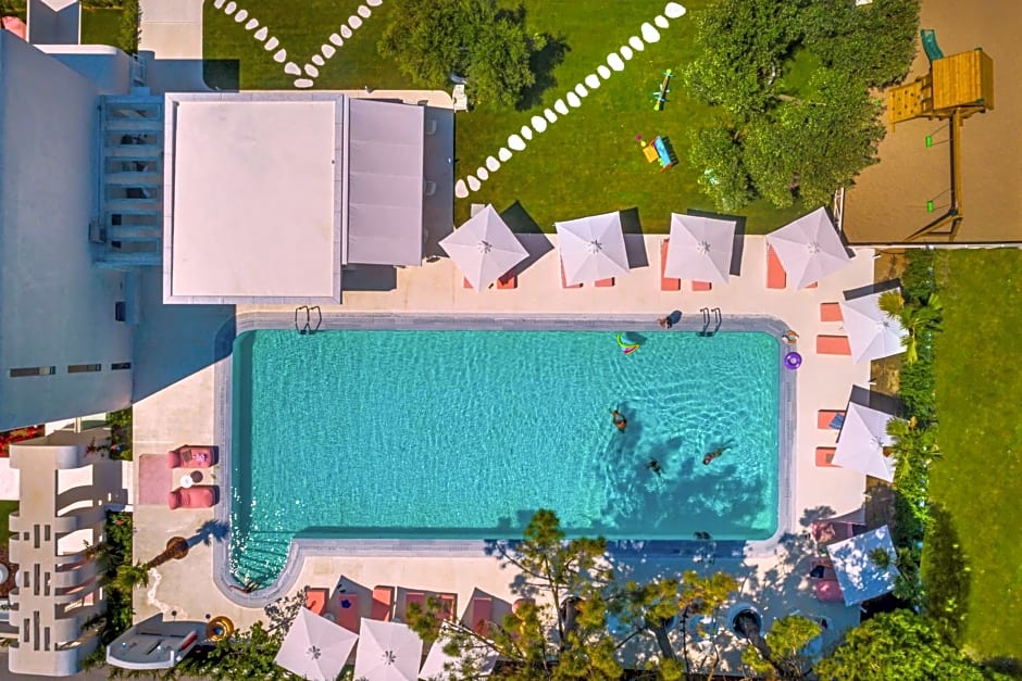 Cocoοns Suites & Villas Fourka