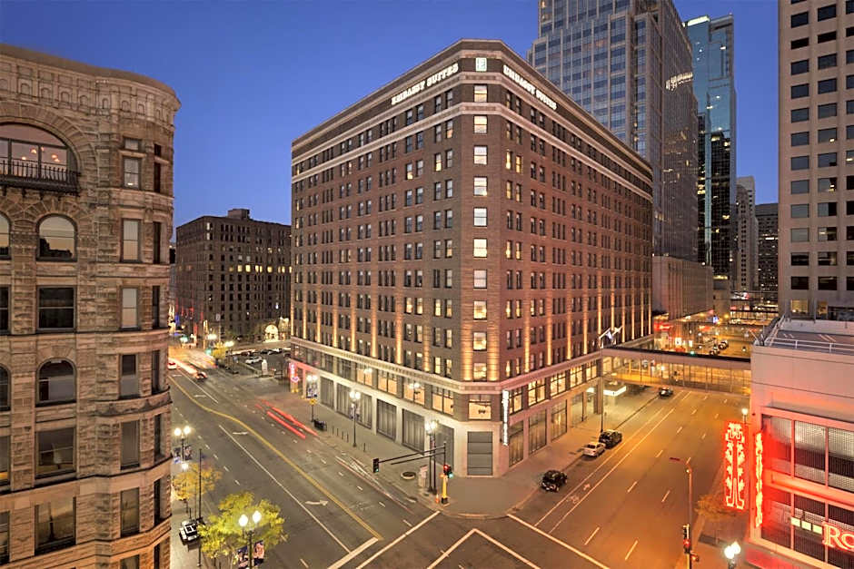 Embassy Suites By Hilton Minneapolis Downtown Hotel