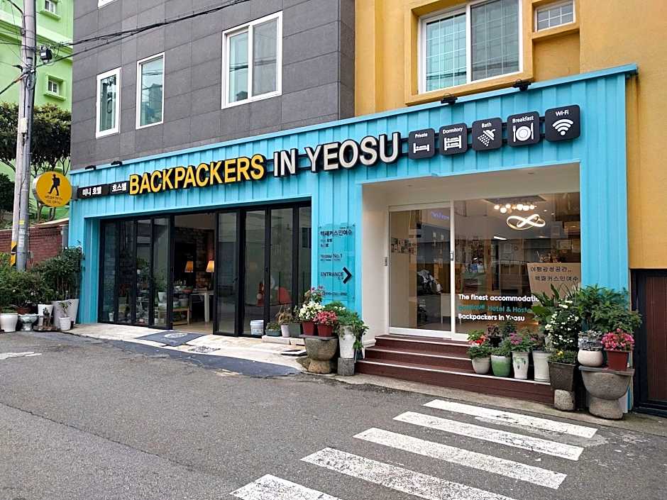 Backpackers In Yeosu