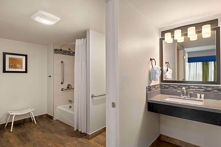 Days Inn by Wyndham Monterey Downtown