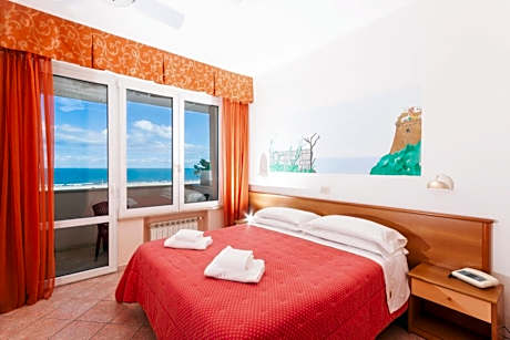 Double or Twin Room with Sea View