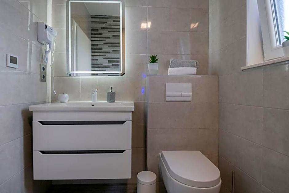 Holiday home "Villa Blue Lake" - Private Heated pool, Hotube