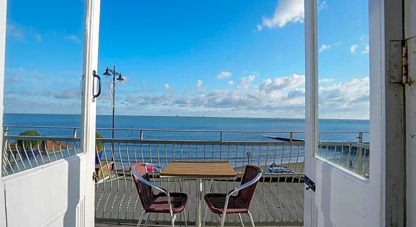 OYO Shanklin Beach Hotel