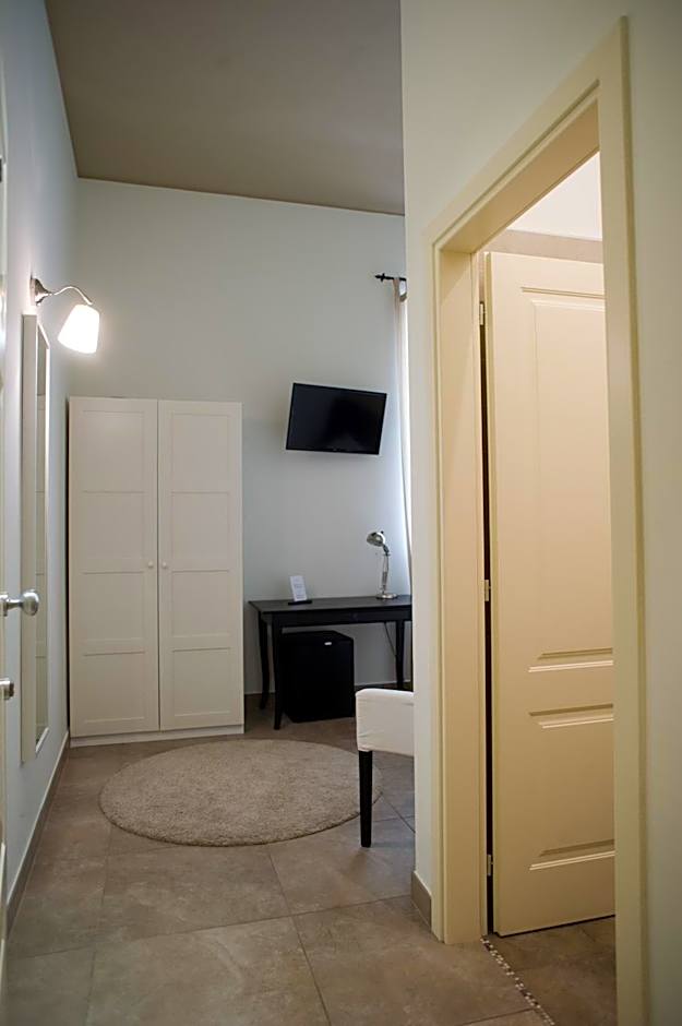 Foto 1 di 9 di Single Room with Private Bathroom