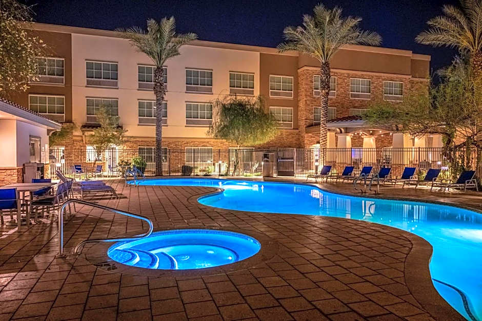 Holiday Inn Express and Suites Gilbert - East Mesa By IHG