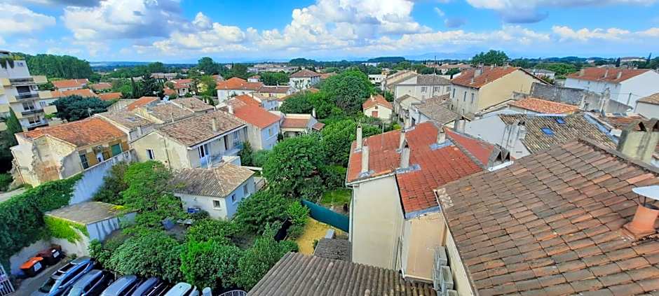 KYRIAD ORANGE Centre Ville - HOTEL RESTAURANT BAR - Galerie d'Art des Princes - Provence Alpes Côte d'Azur - France - Proche A7-A9 - exit21- Châteauneuf-du-Pape Avignon Bollene Nimes Valence - 24h-24h